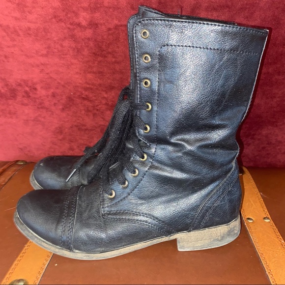 Boots - Picture 2 of 6